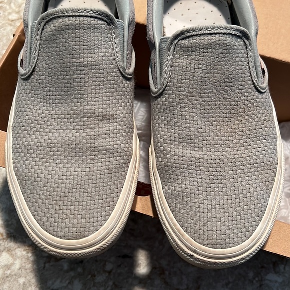 Women’s 7.5 classic slip on Vans - Picture 4 of 9